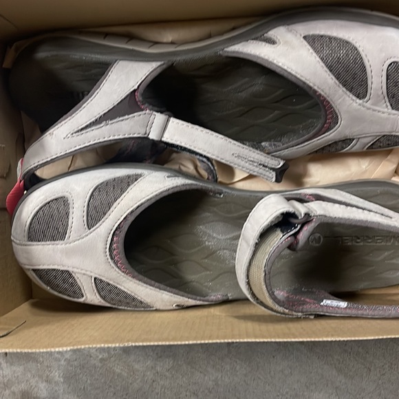 Merrell waterproof nubuck leather sandals - Picture 2 of 3